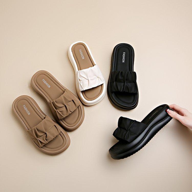 Casual Platform Slippers Women's Summer Wear 2025 New Fashion Muffin Sandals Net Red Beach Folds One-word Drag