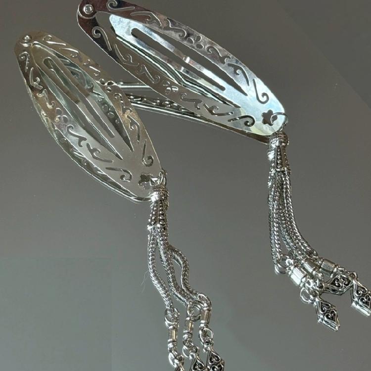 Artistics Hollow Oval Hairpin Swinging Tassels Accent Sturdy Metal Hair Clip Chinese Cultural Styles Hair Accessory