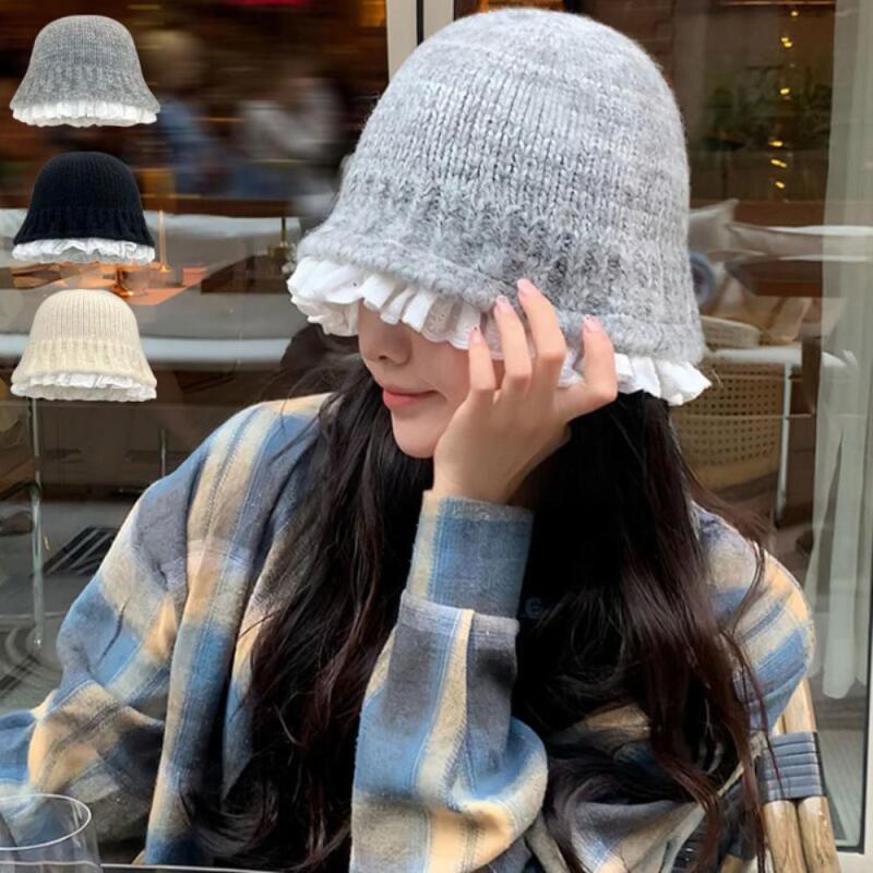 Niedlicher Damenpullover mit Spitze und Mütze