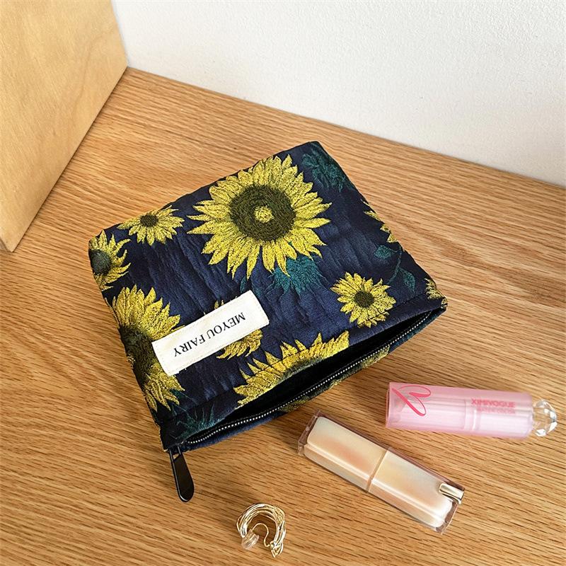 

New Three-dimensional Relief Sunflower Cosmetic Bag Makeup Bag Travel Portable Large-capacity Hand Storage Bag