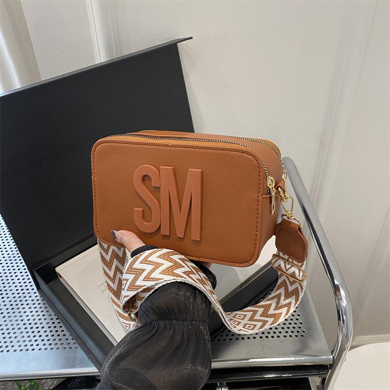 

Textured camera bag women s fashion shoulder bag wide shoulder strap messenger bag ladybags casual small square bag коричневый