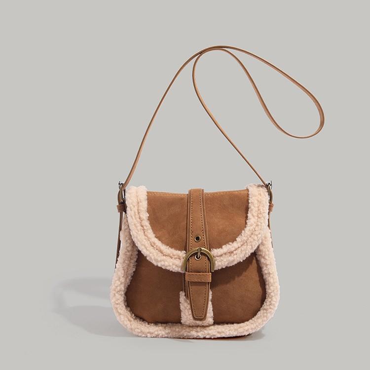 Niche design lambswool texture vintage bag 2024 autumn and winter new fashion plush small square bag commuter shoulder bag коричневый