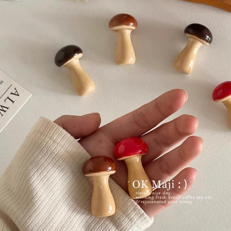 Exquisite Ceramic Mushroom Chopstick Rest Holder - Cute and Creative Chopstick Pillow Tray