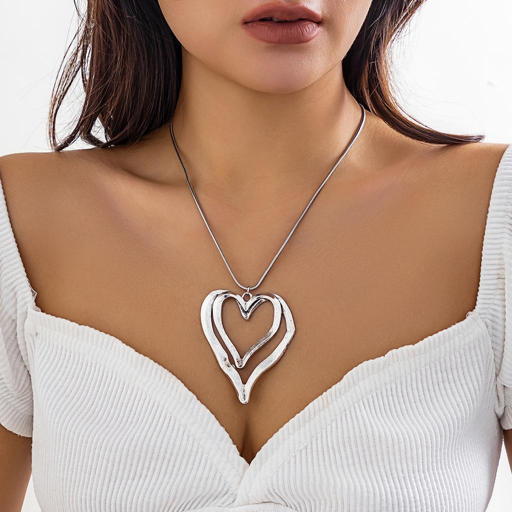 Exaggerated Big Hollow Out Heart Pendants Necklace for Women Trendy Ladies Accessories On Neck 2026 Fashion Jewelry Female Gifts