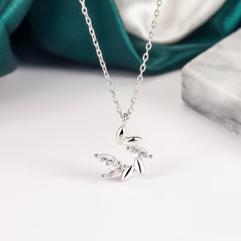 The Little Prince Wheat Ear Necklace - Light Luxury Fashion Collarbone Chain Gift for Girlfriend or Best Friend.