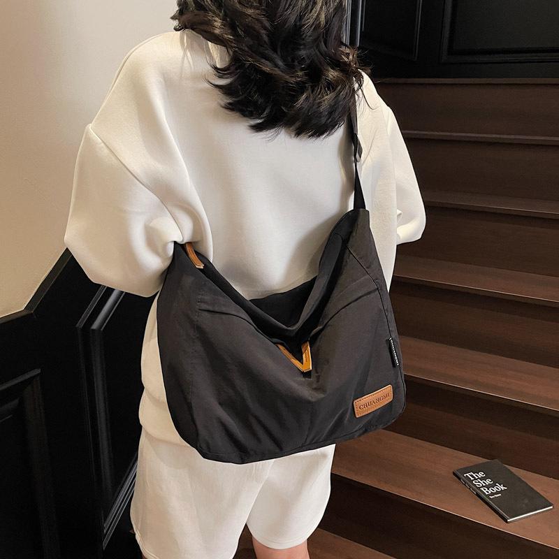 Literary and Versatile Sports Messenger Bag, Casual Shoulder Bag, Large Capacity, Lightweight and Simple Student Backpack