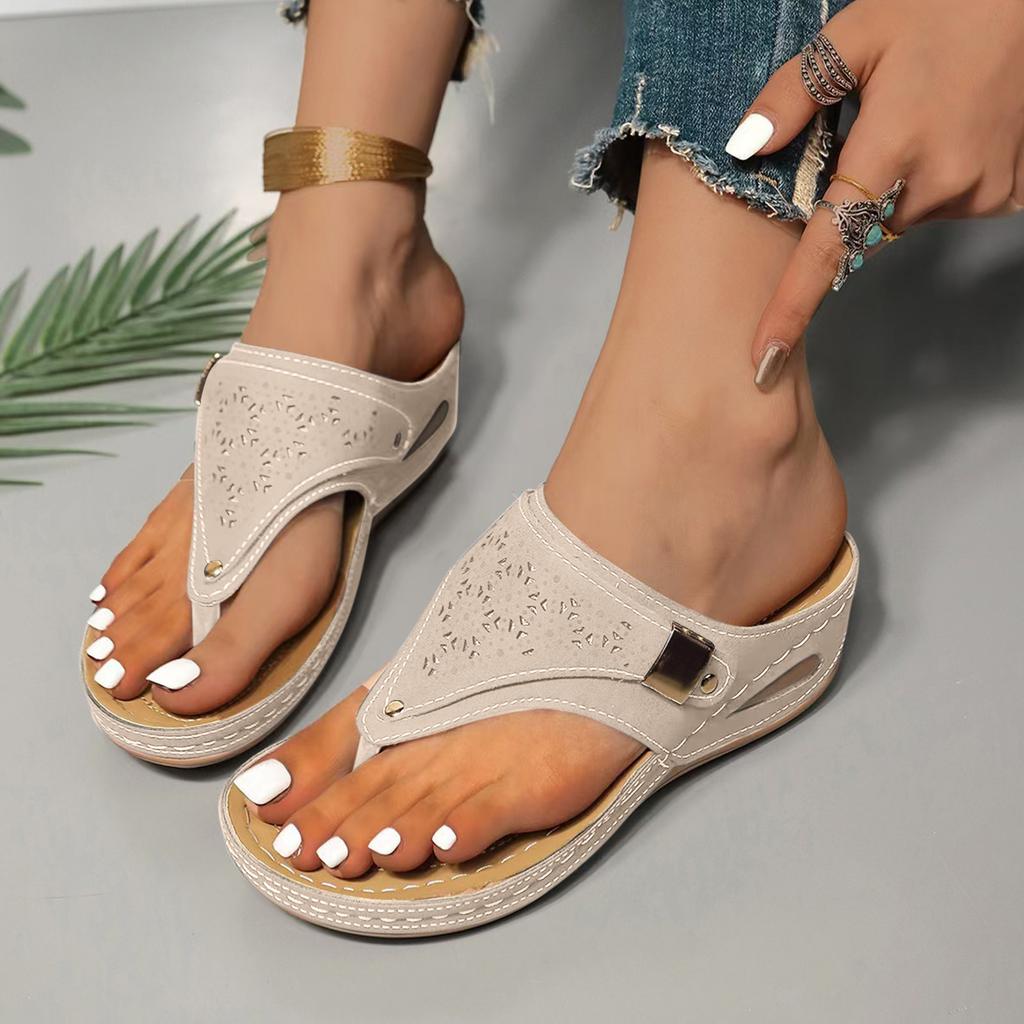 Women's Solid Color Round Headed Thick Soled Fashionable Hollow Slippers
