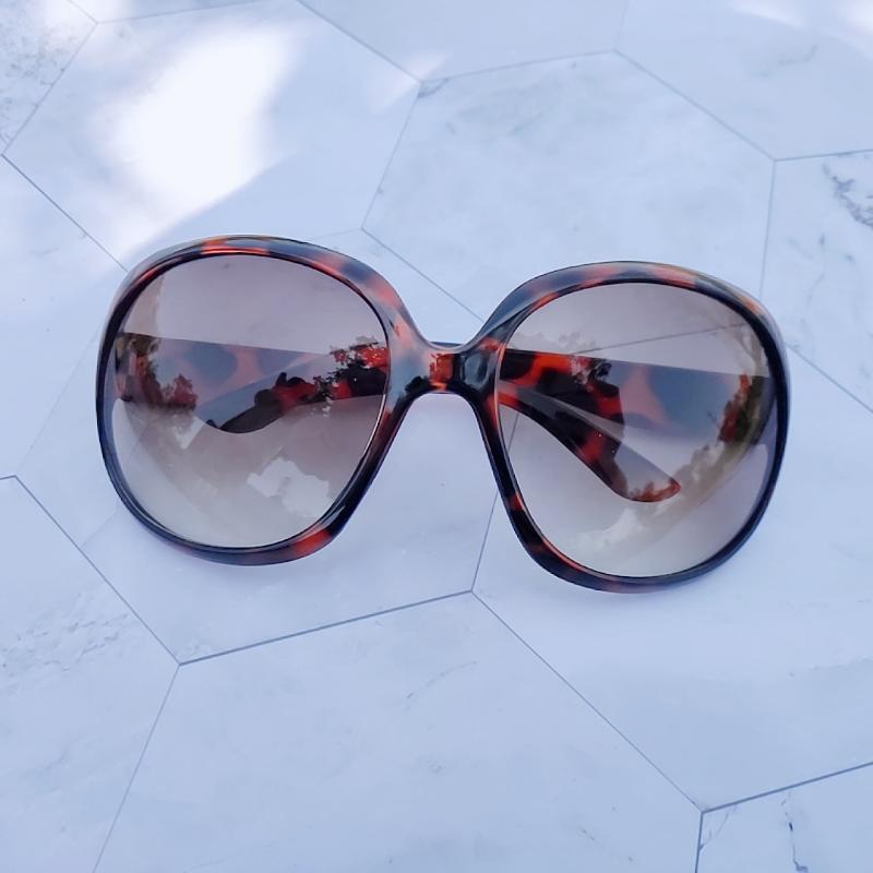 

New Small Rectangle Sunglasses Women Oval Vintage Designer Square Sun Glasses For Women Eyewear UV400 Gafas De Sol As shown in the figu