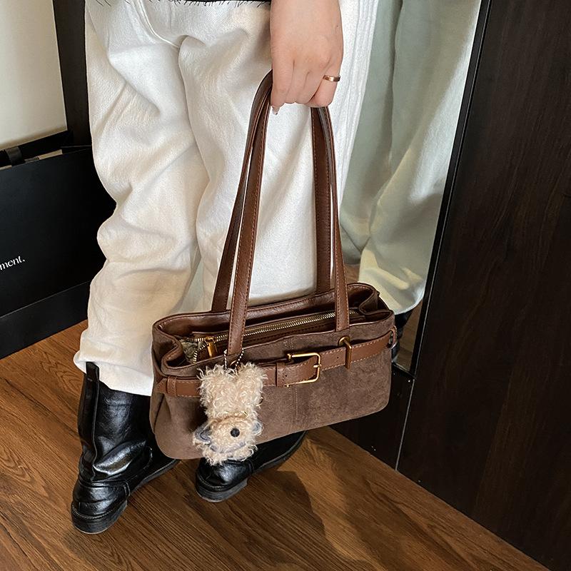 

Нишевая ретро сумка-багет подмышку с ощущением высокого класса и универсальная сумка через плечо для поездок на работу, мотоциклетная сумка no pendant коричневый