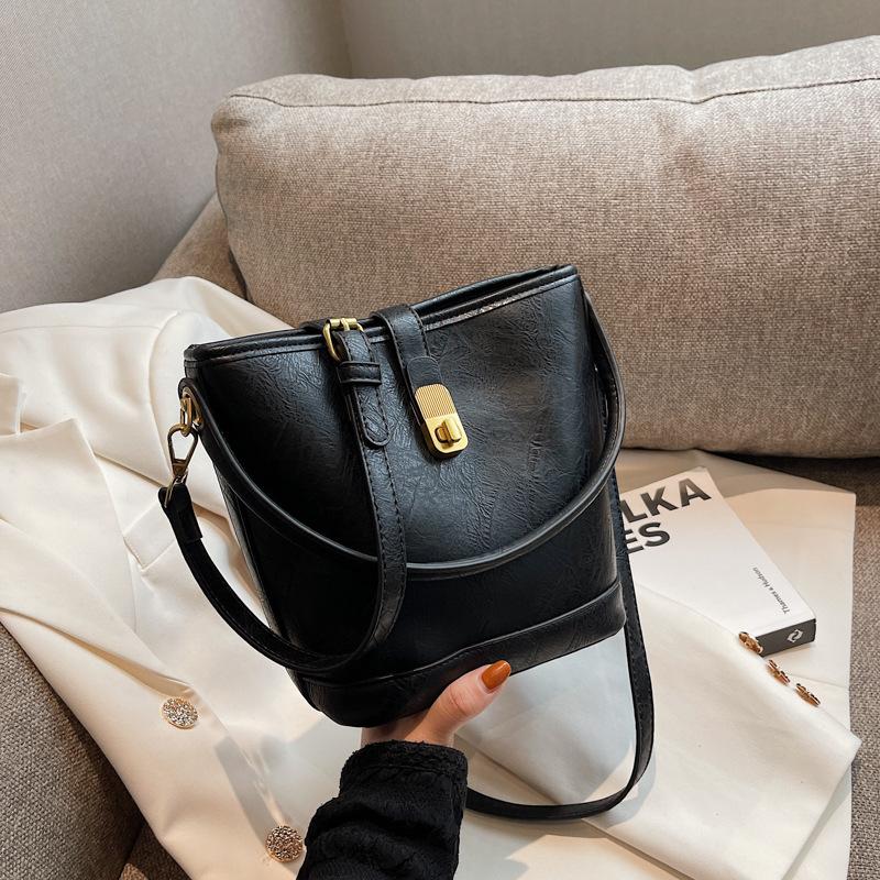 Trend bag oblique span bag women's fashion hand carrying bucket bag high-end light luxury women's bag large-capacity shoulder bag