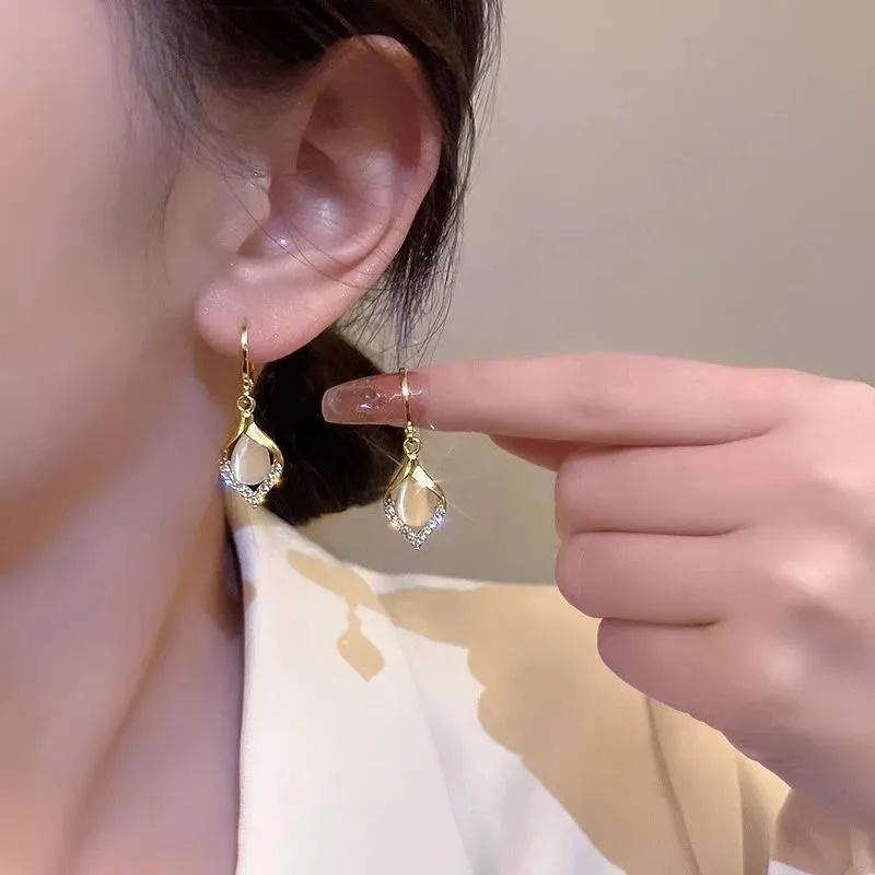 

Cat s Eye Earrings One Size белый