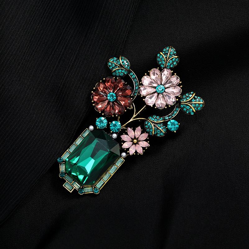 Provence Garden Brooch Vintage Green Mori High-end Plant Brooch Temperament Personalized Jacket Pin