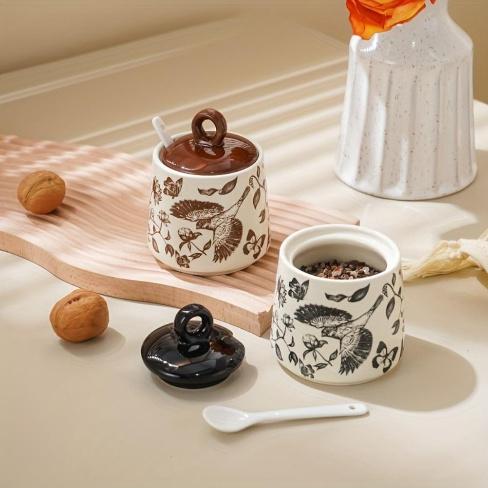 Flower and Bird Ceramic Salt Jar Seasoning Jar Kitchen Salt Shaker Sugar Seasoning Pepper Powder Jars Kitchens Accessories