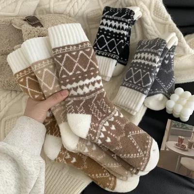 10-1 Paar Ethno-Stil Diamantmuster Damen Winter Dicke und Warme Socken mit Mittelschaft für Kältebeständigkeit, Weiche und Bequeme Outdoor-Socken