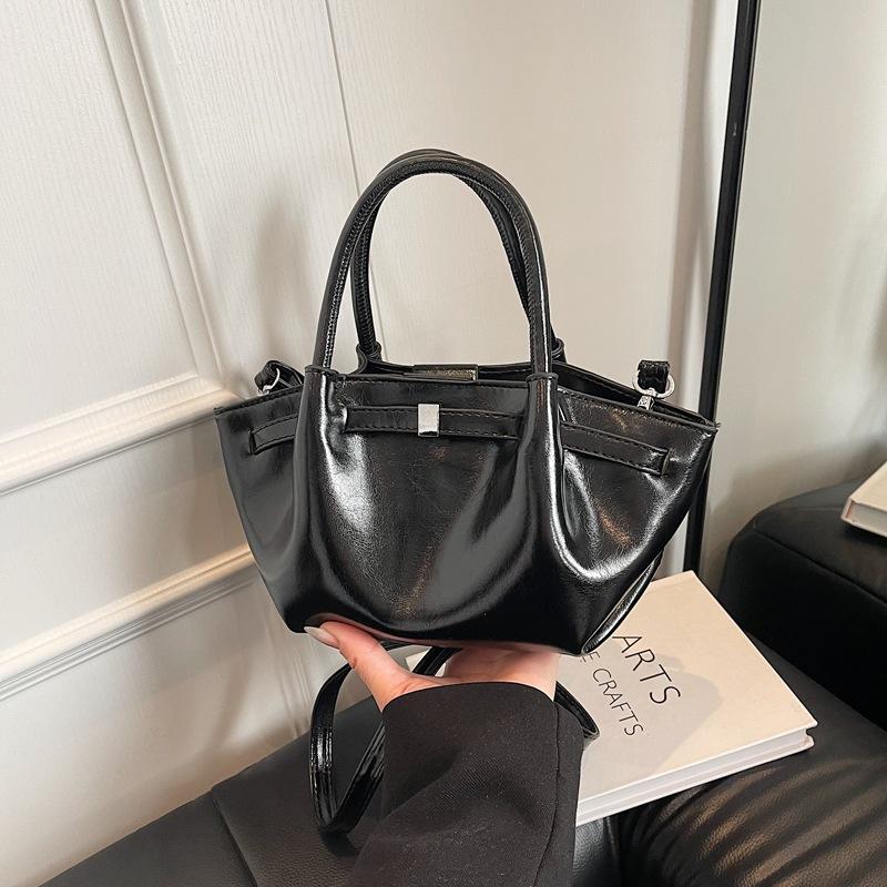 Large-capacity bag women's spring and summer versatile 2025 new casual retro messenger bag simple and popular portable bucket bag