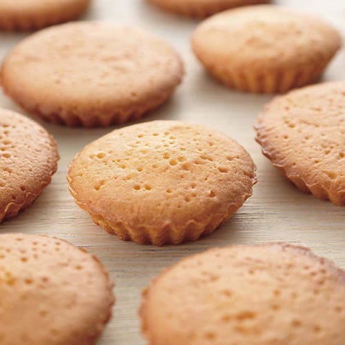 Kai House Select Heat-Resistant Paper Cupcake Molds, Size 10, Pack of 20, Made in Japan