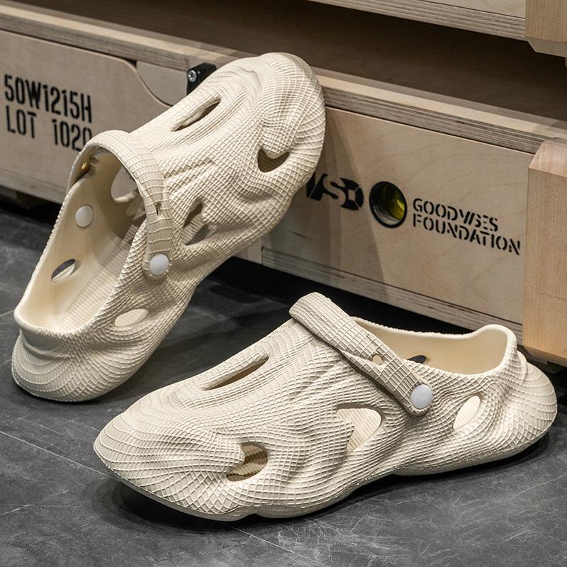 Men's Coconut Hole Non-Slip Outdoor Beach Sandals - Summer Baotou Slippers