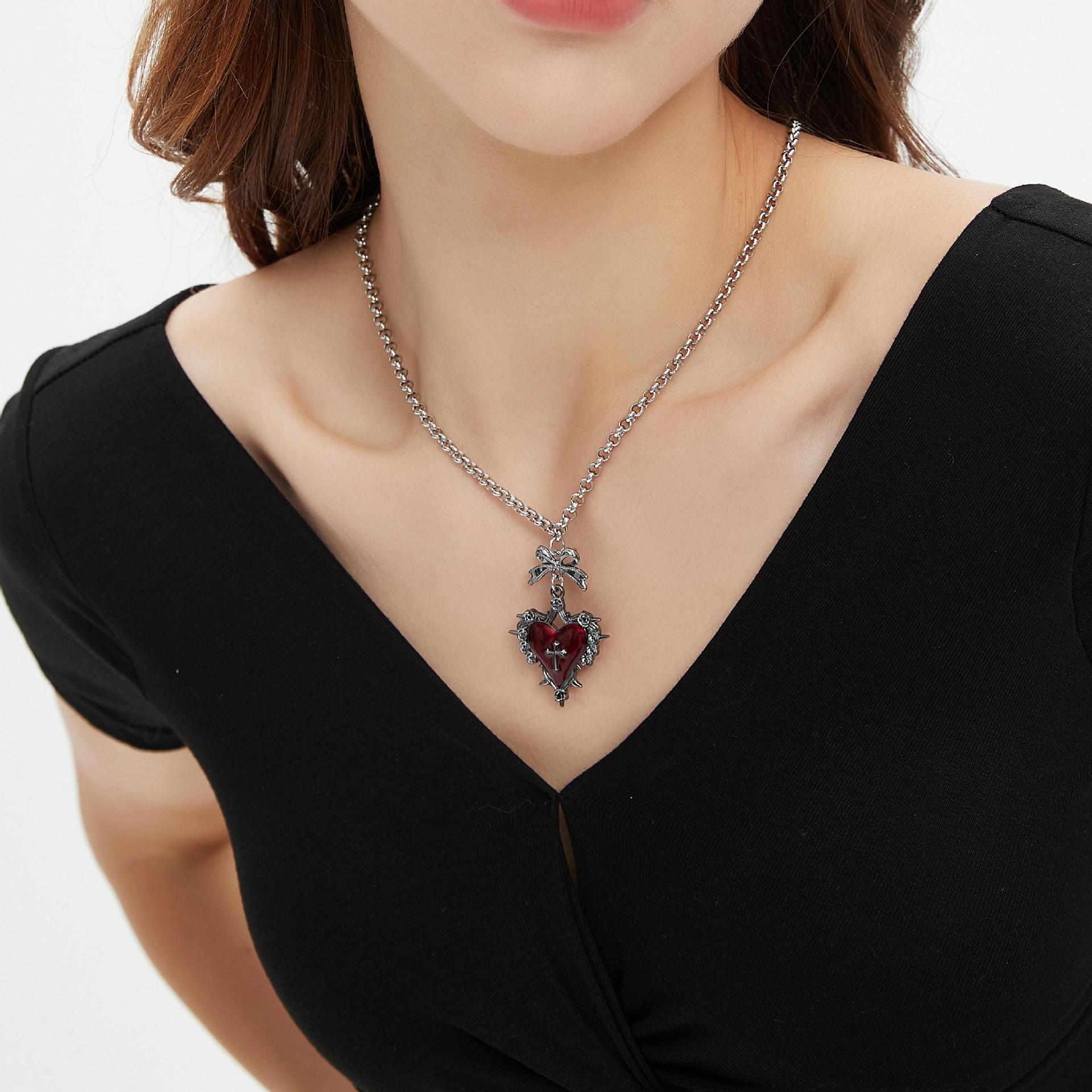 

Темное готическое пикантное ретро ожерелье в виде сердца и арбалета с крестом в стиле панк