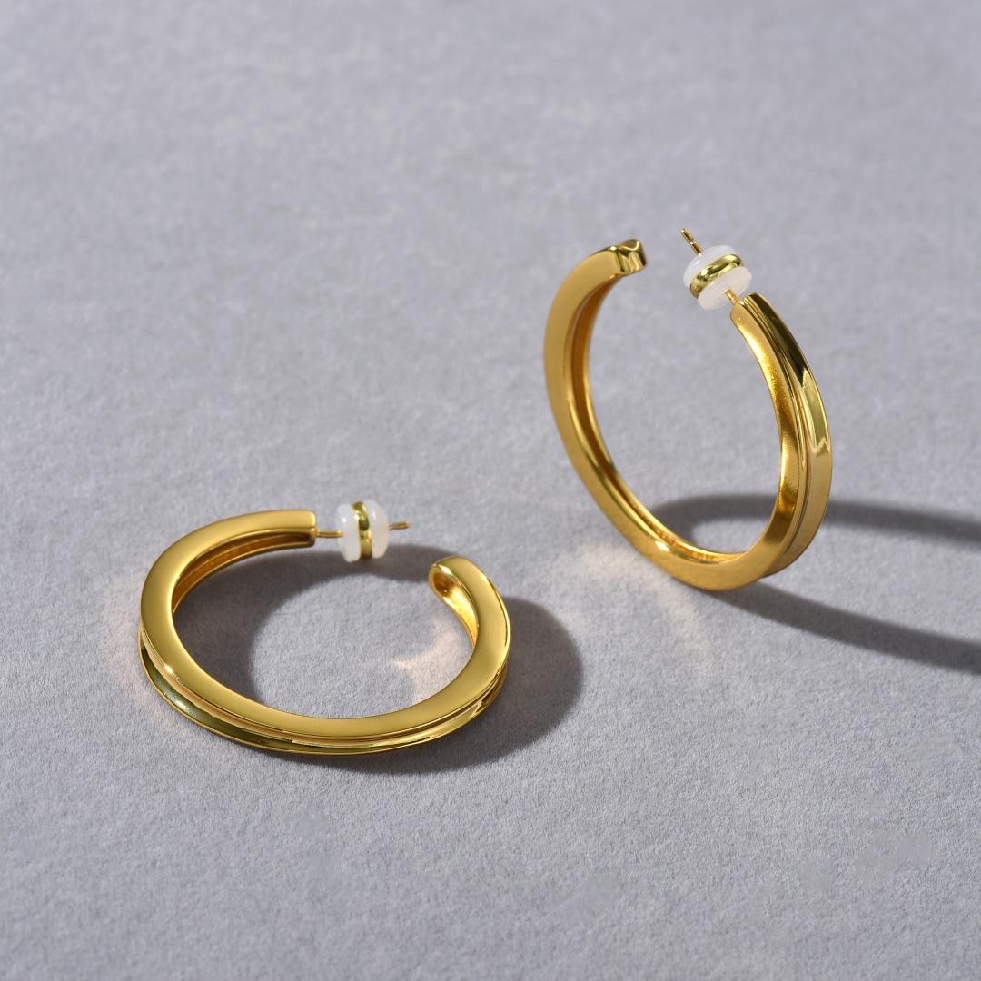 

Stylish And Exquisite Irregular Large Earrings S925 Silver Needle Stud Earrings, High-End Style, Unique Personality, Fashionable Earrings For Women