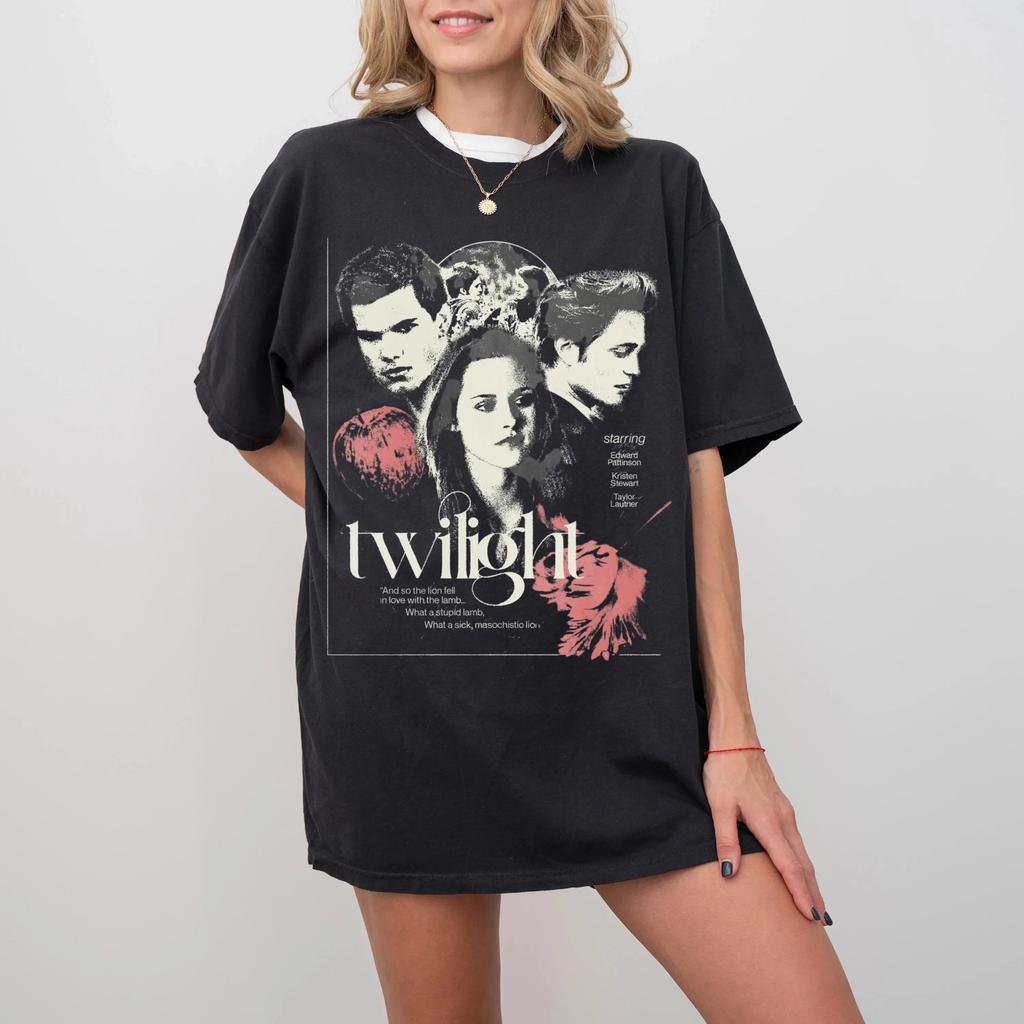2026 T-shirt Vintage Twilight Fans de Twilight Rétro T-shirt Hommage Cadeau pour Amoureux de Livres Saga Twilight Bande Dessinée Vampires Loups Chemise Romantique