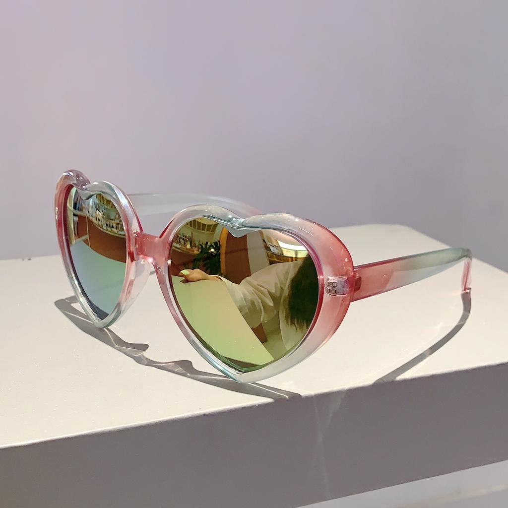 Heart Shaped Sunglasses Stylish Cute Multicolor Mirror Women Shades Trendy Retro Brand Design Fashion Gradient Eyewear