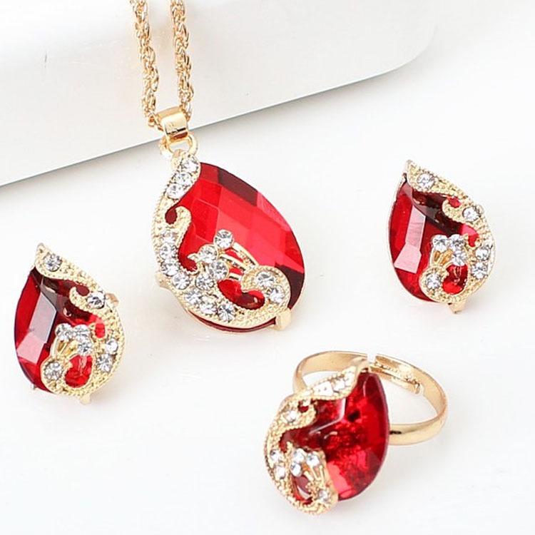 European & American Creative Peacock Crystal Jewelry Set: Earrings and Necklace