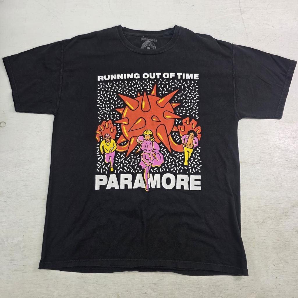 Paramore Rock Pop Band Running Out Of Time Graphic Black T-Shirt Men's Sz L EUC Unisex T-Shirt