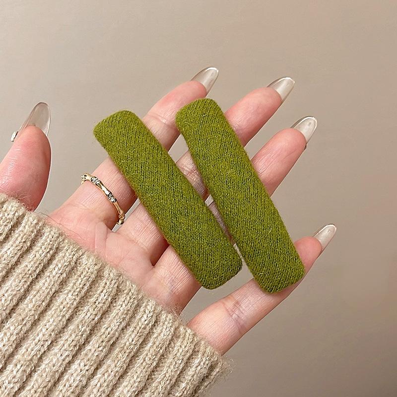 1 Pair Nordic Minimalist Velvet Hairpin with Vintage ,Suitable Daily Commuting,Romantic Dating, As A Temperament Headwear