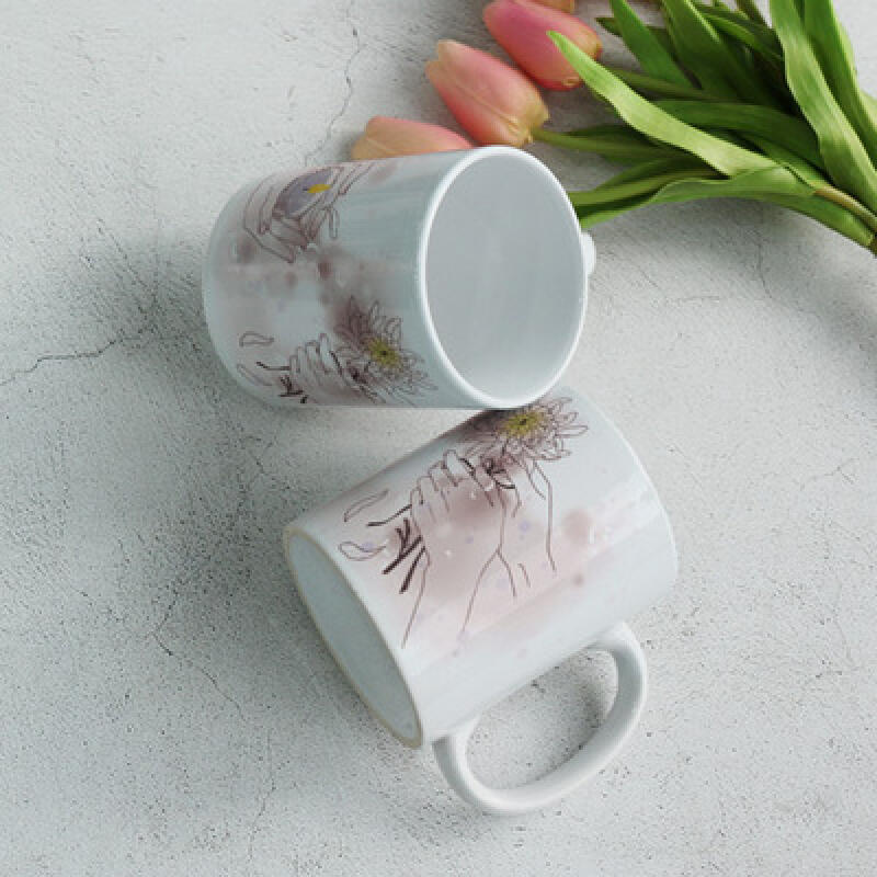tf032-Design Mug 2p-Hand Over