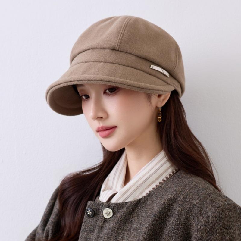 Winter new fashion short-brimmed hat women's thickened warm versatile face small source spot