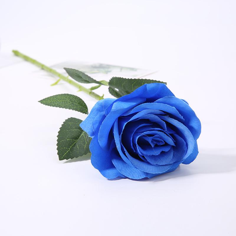 Luxury Silk Rose Arrangement for Valentine's Day - Elegant Artificial Flowers for Living Room Decor.