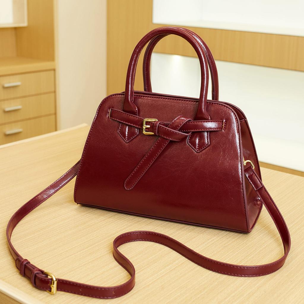 New French-style Light Luxury Handbag for Women, High-end Leather Shoulder and Crossbody Bag, Versatile Small Square Bag In Oil Wax Leather