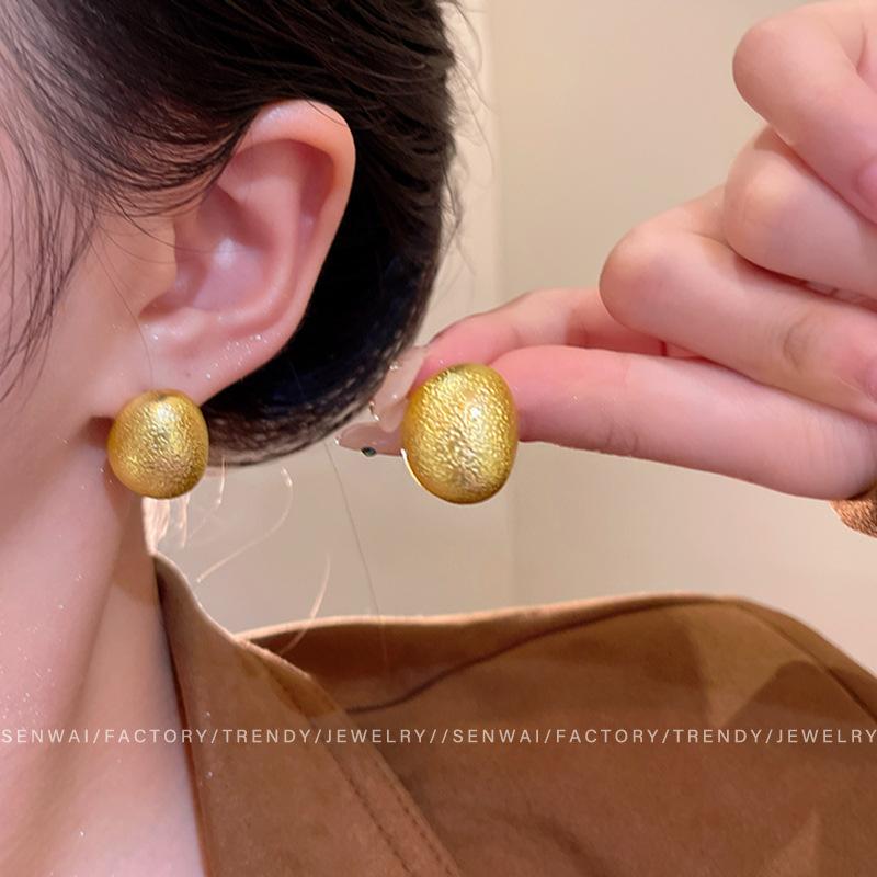 Европейские и американские матовые металлические текстурированные маленькие серьги-капли женские серьги-гвоздики в стиле холодный ветер