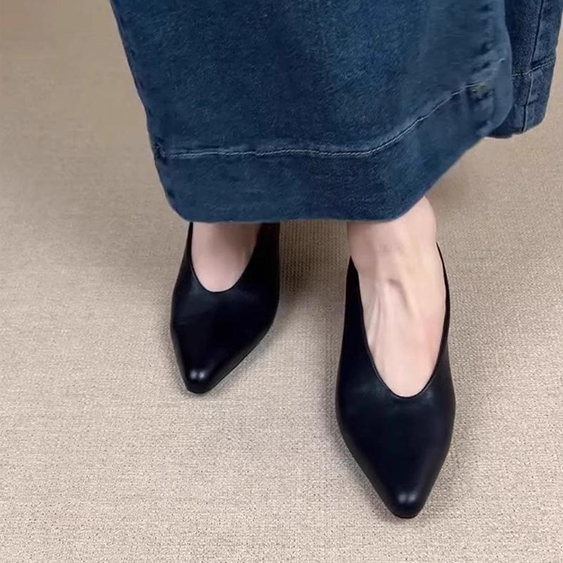 Retro Commuter Temperament High Heels Women's Summer 2025 One-pedal Simple Leather Shallow Mouth Grandma Shoes Black Single Shoes