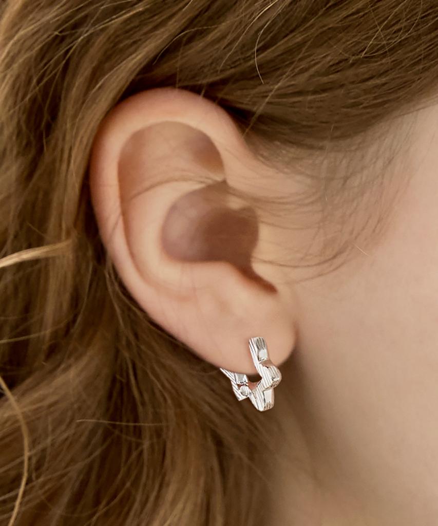 Vvv Flat Line Star One-Touch Ring Earrings