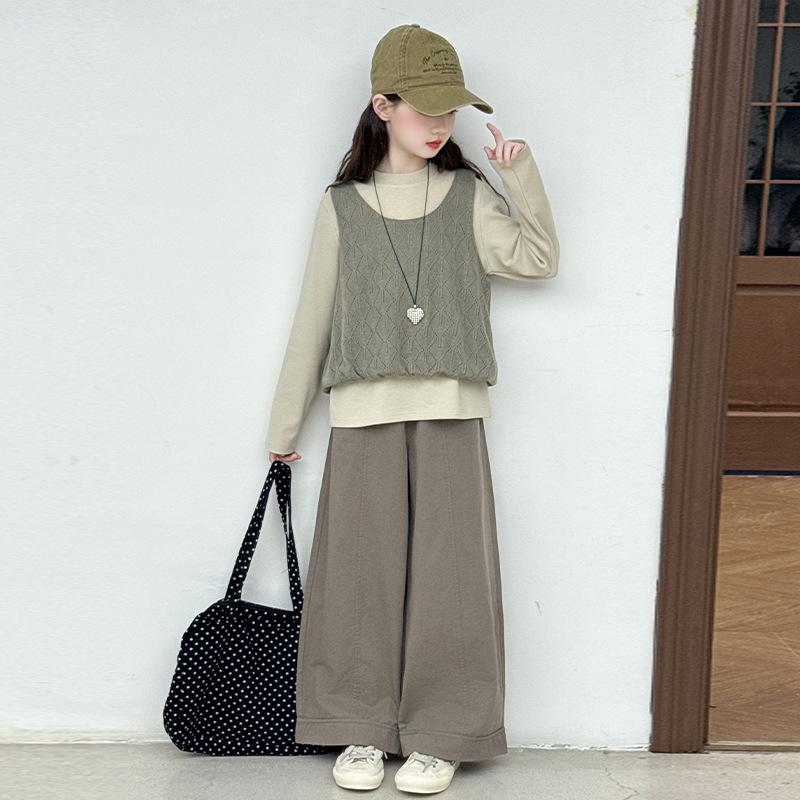 

Повседневный комплект-тройка для девочек 2025: Вязаный жилет, базовая рубашка, брюки широкого кроя на весну/осень 140 cm