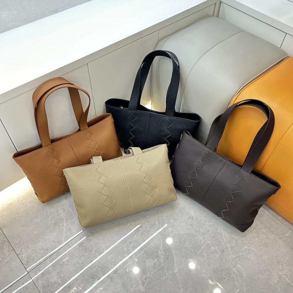 Cross-border early autumn grain first layer cowhide portable tote bag texture shoulder underarm bag commuting versatile messenger women's bag