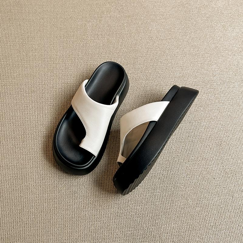 

Fashion toe slippers women s summer wear 2025 new leather comfortable casual soft thick-bottomed beach flat sandals 35