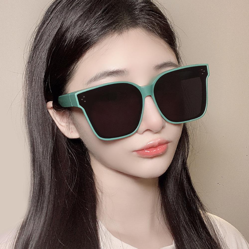 Trendy Polarized Clip-On Myopia Sunglasses for Men and Women, Anti-UV and Perfect for Driving