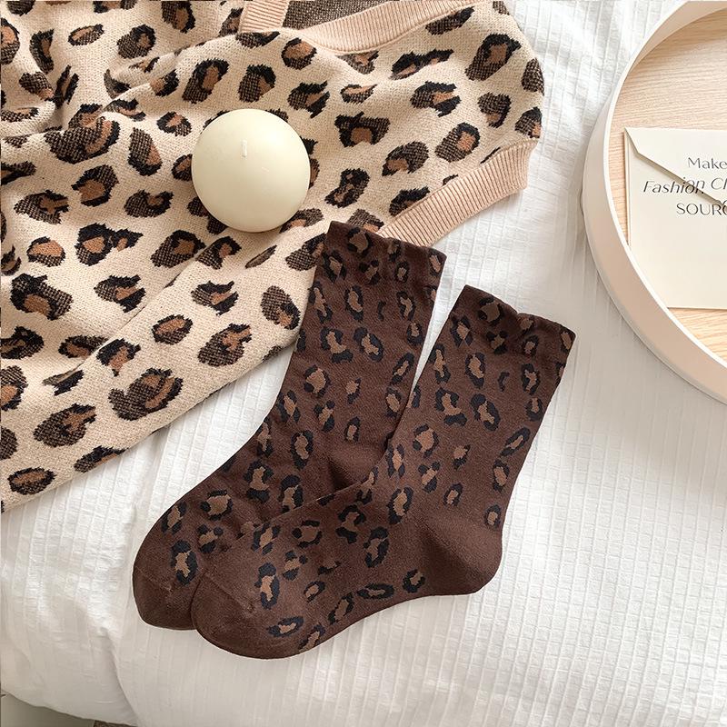 Women's Leopard Print Mid-Calf Socks: Trendy, Versatile, Wide-Mouth Ruffle, Boneless, Over-the-Knee Socks for Autumn and Winter.