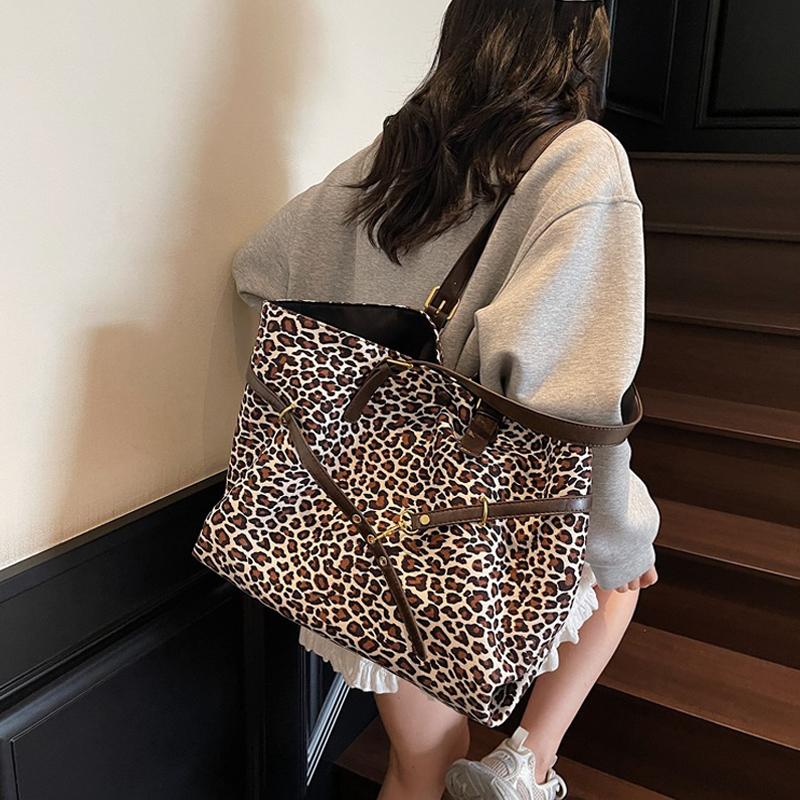 New Leopard Print Canvas Bags Popular Europe America Large Capacity Tote Bags Versatile Commuter Stylish Personal Shoulder Bags