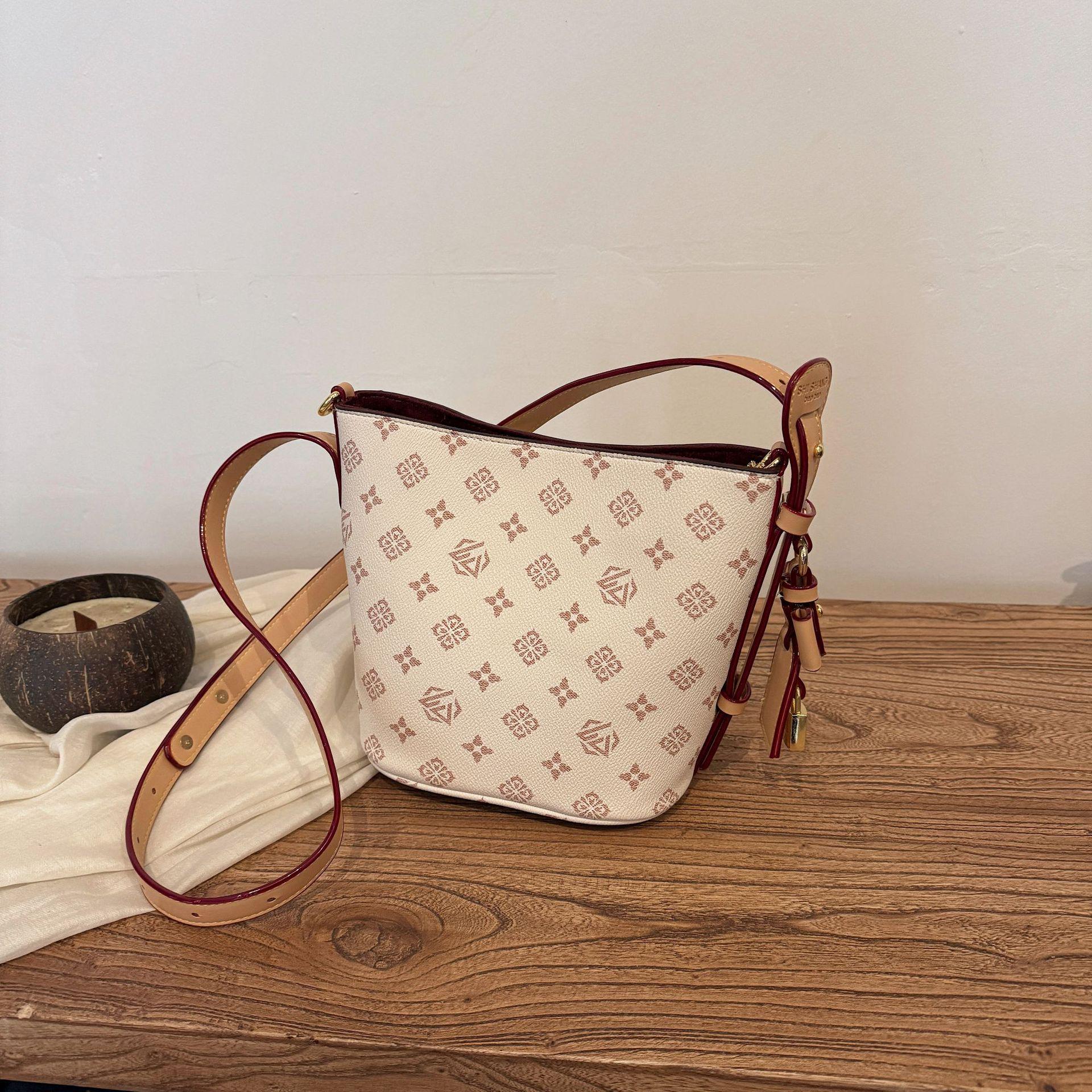 

Элегантная сумка через плечо большой вместимости - Модный дизайн «сумка-подушка-багет»