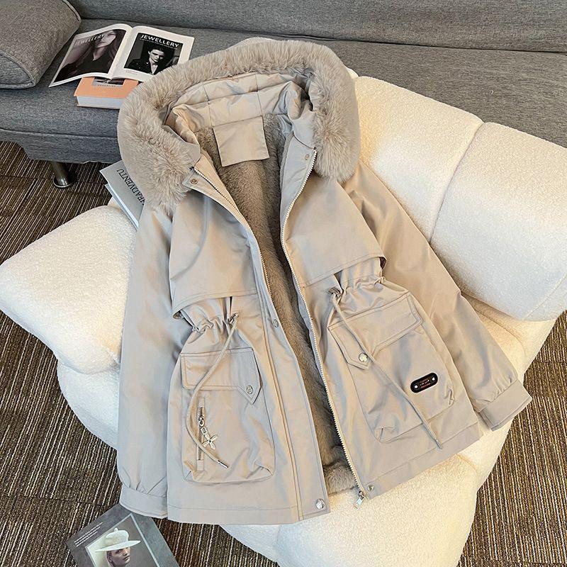 Piumino Spesso in Velluto a Coste da Donna con Collo Staccabile in Ecopelliccia Vestibilità Slim Lunghezza Media Giacca Invernale