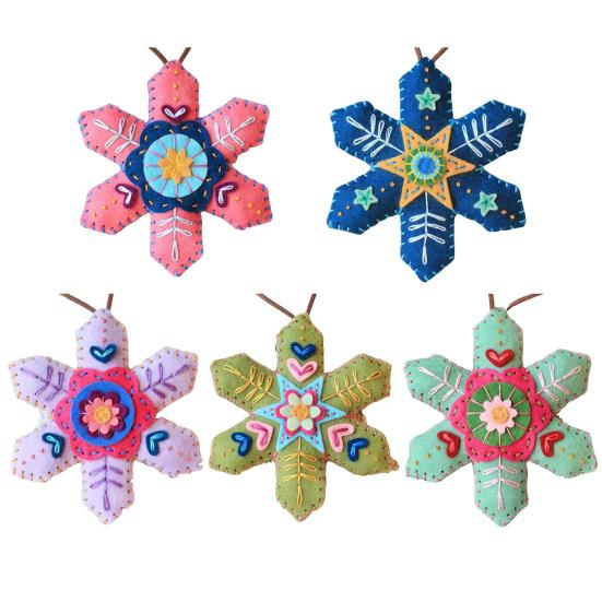 Christmas Ornament DIY Felt Craft Kit Artistic Handmade Ornament with Flowers Stars Leaves Versatile Home Decor