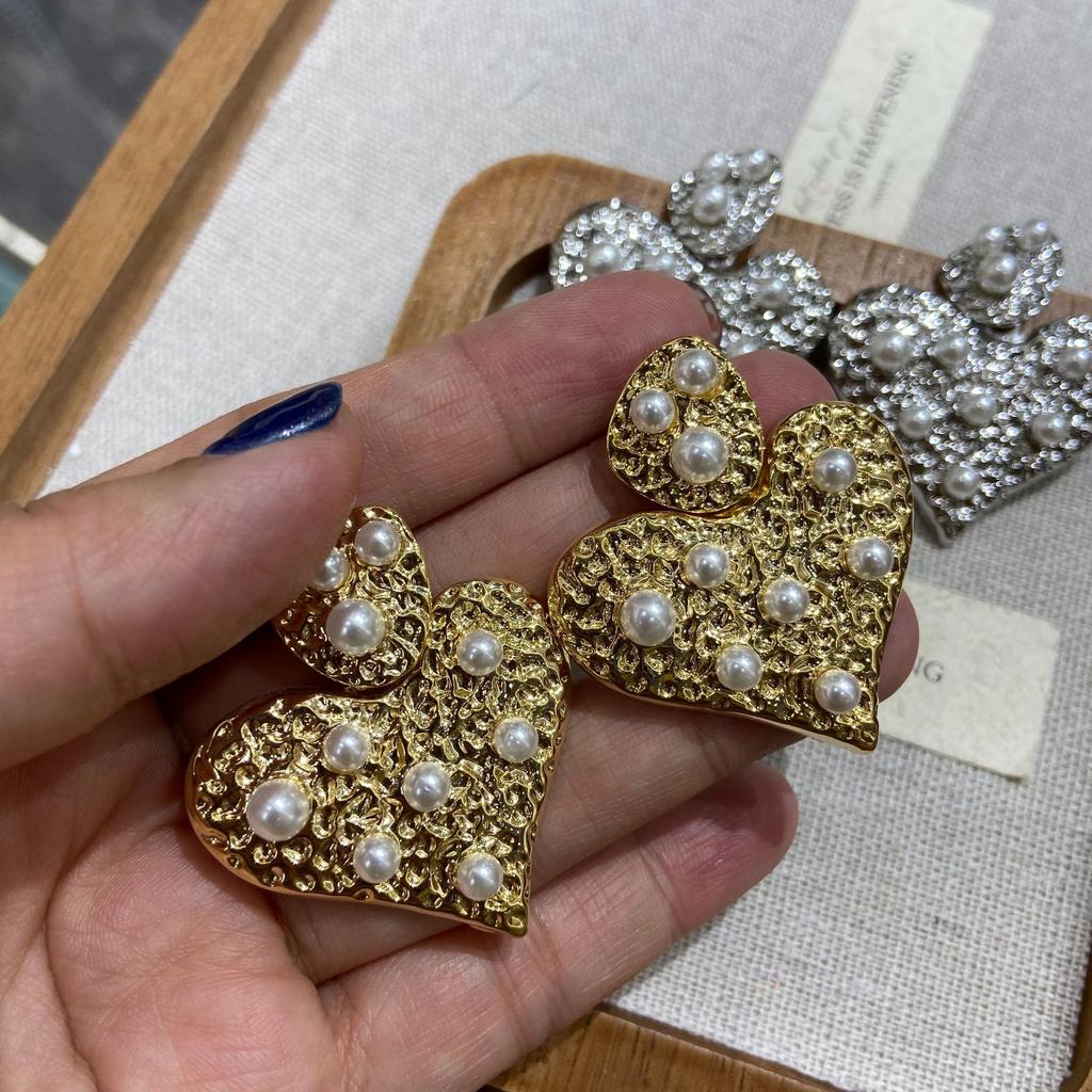 Love Stud Earrings Fashion Heart Earrings Women Exaggerated Personality Light Retro Earrings Design