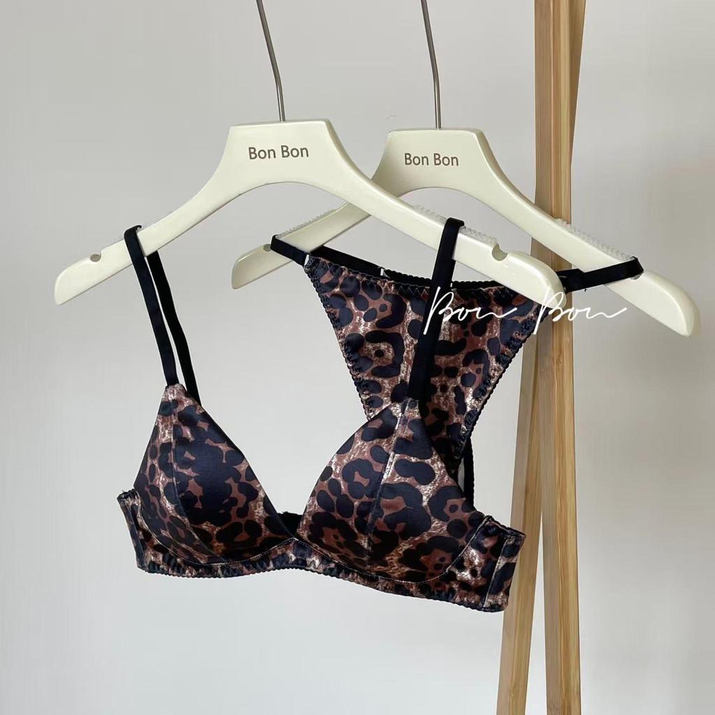 Sujetador Inalámbrico de Copa Triangular de Satén Estilo Francés Europeo y Americano & Set T-Back - Sexy & Cómodo