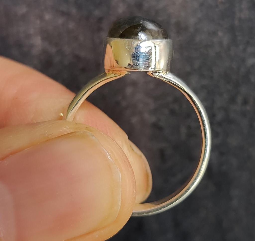 Anillo de labradorita ovalada, anillo minimalista, plata de ley sólida 925, joyería hecha a mano con piedras preciosas, regalo boho para ella, anillo de compromiso