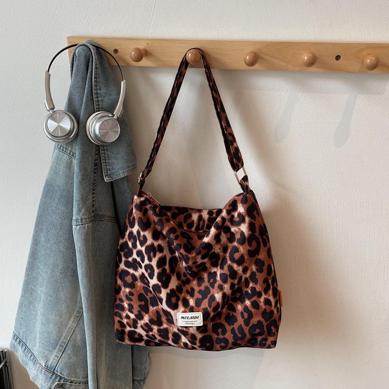 Popular Leopard Print Bag Women's New Large-capacity Commuter Shoulder Bag Niche Retro Messenger Bag