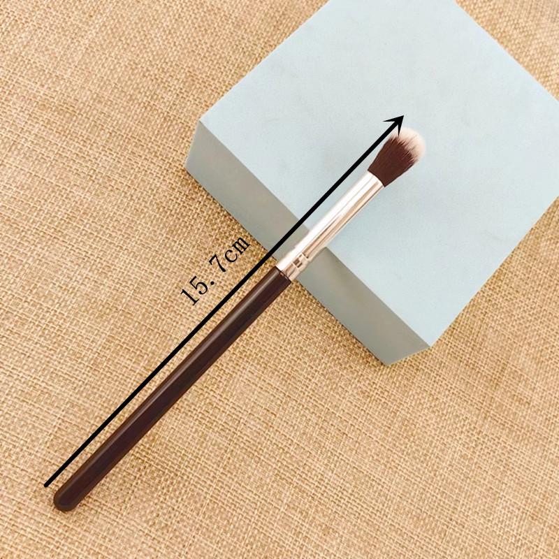 

Кисть для контурирования и хайлайтера носа с длинной ручкой