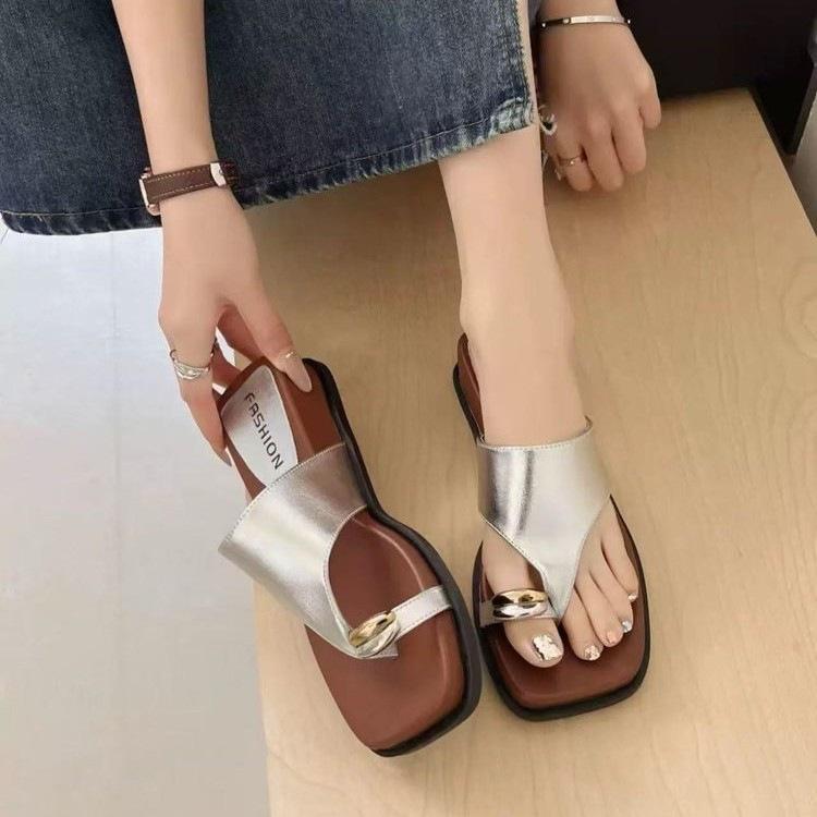 Internet Celebrity High Sense Slope Heel Thick Bottom Flip-flops Women Summer Wear 2025 New French Beautiful Set of Cool Toe Slippers